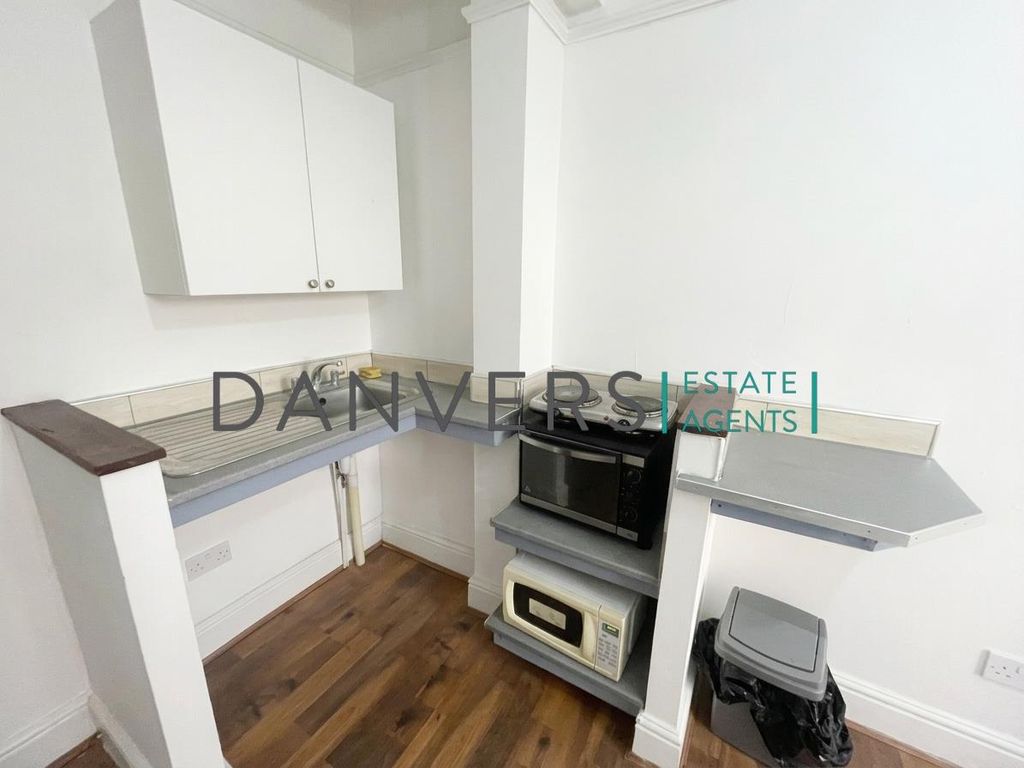 Property photo 1 of 5 Kitchen 1.Jpg