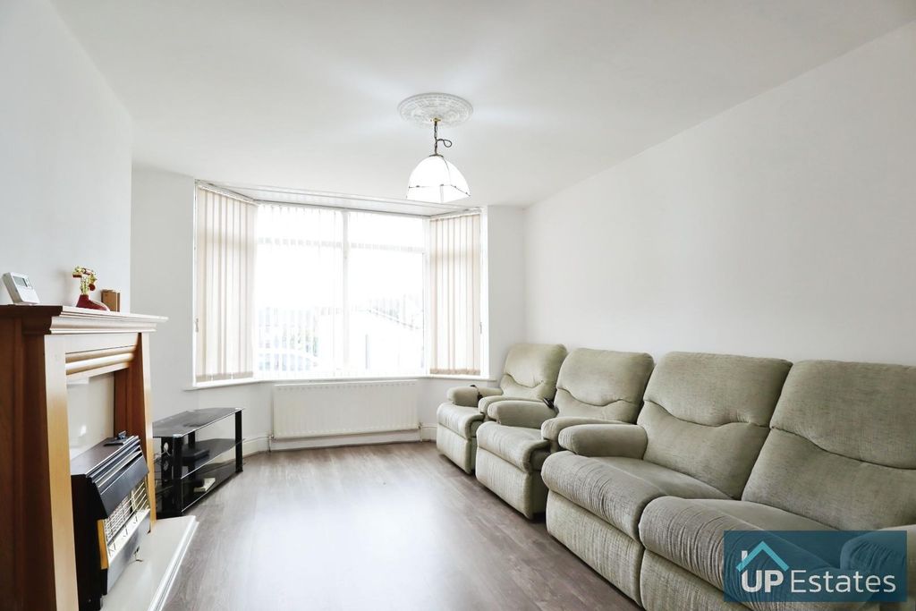 Property photo 2 of 9 Lounge