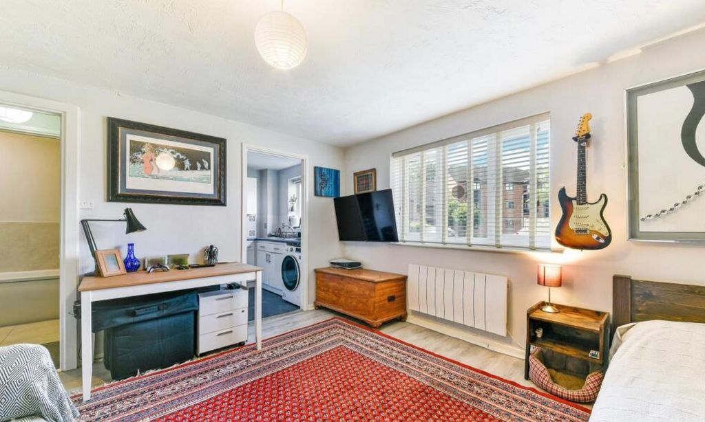 Property photo 2 of 11 1