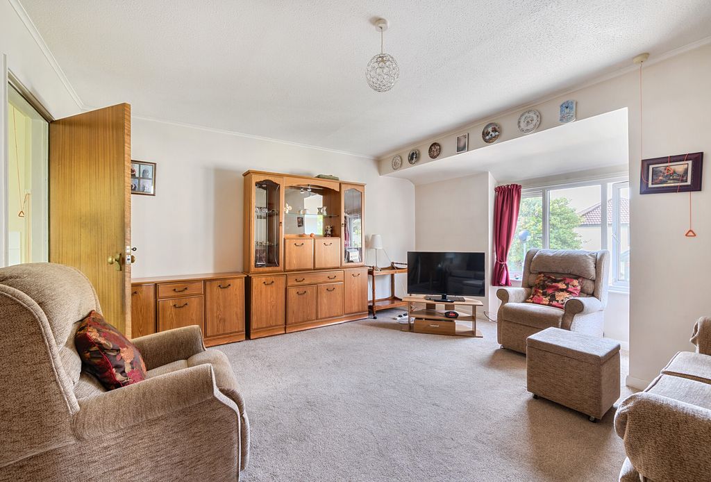 Property photo 3 of 17 1309925-14-68513c...