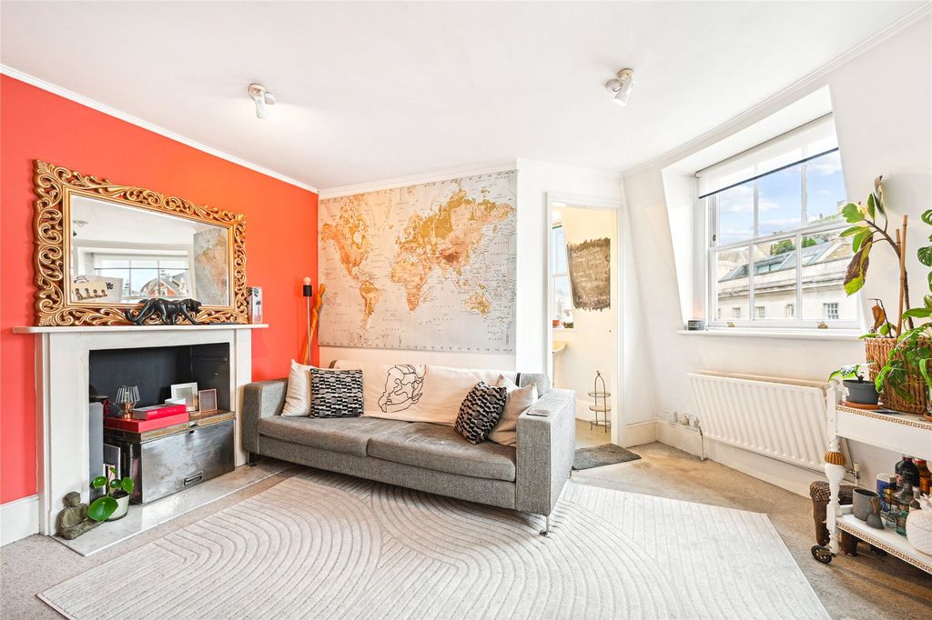 Property photo 1 of 11 Long Acre