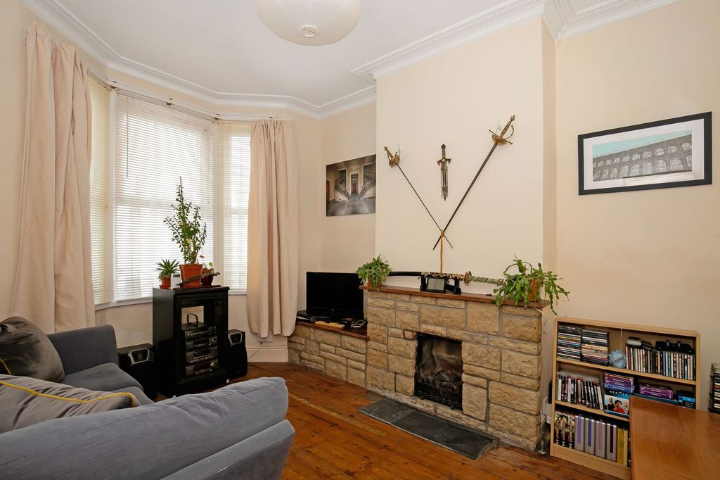 Property photo 2 of 20