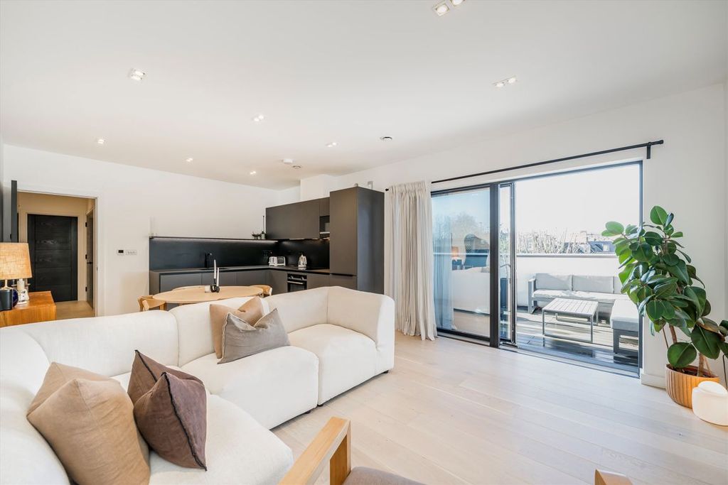 Property photo 3 of 8