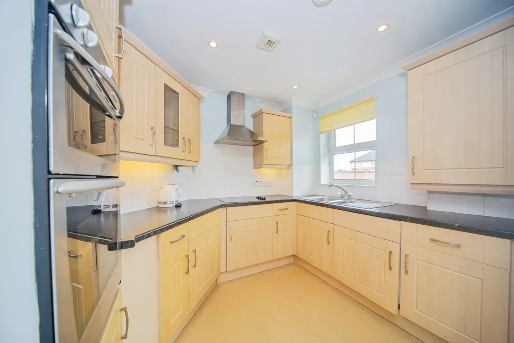 Apartment in Southampton - View 6