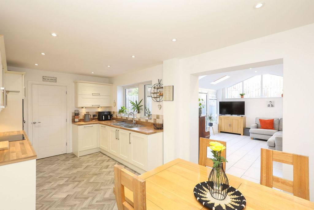 Property photo 3 of 29