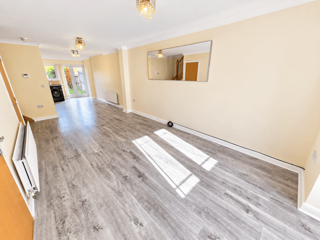 Property photo 3 of 19 Gallery