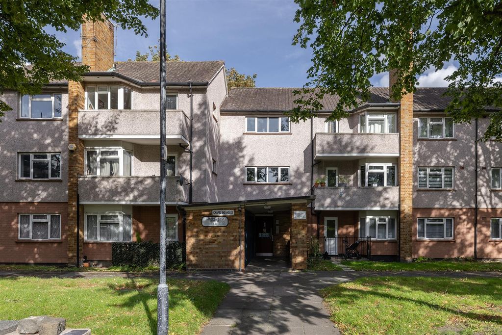 Property photo 1 of 21 Chingford Road, E17