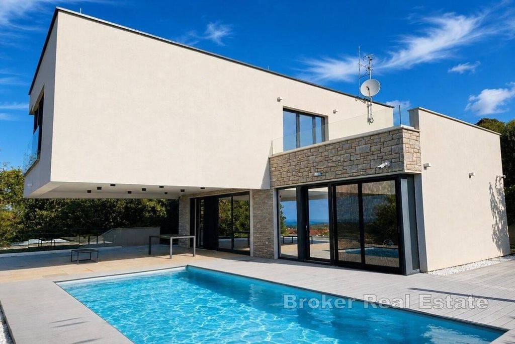 Property photo 1 of 11 Modern Villa In A Quiet Location With A Sea View