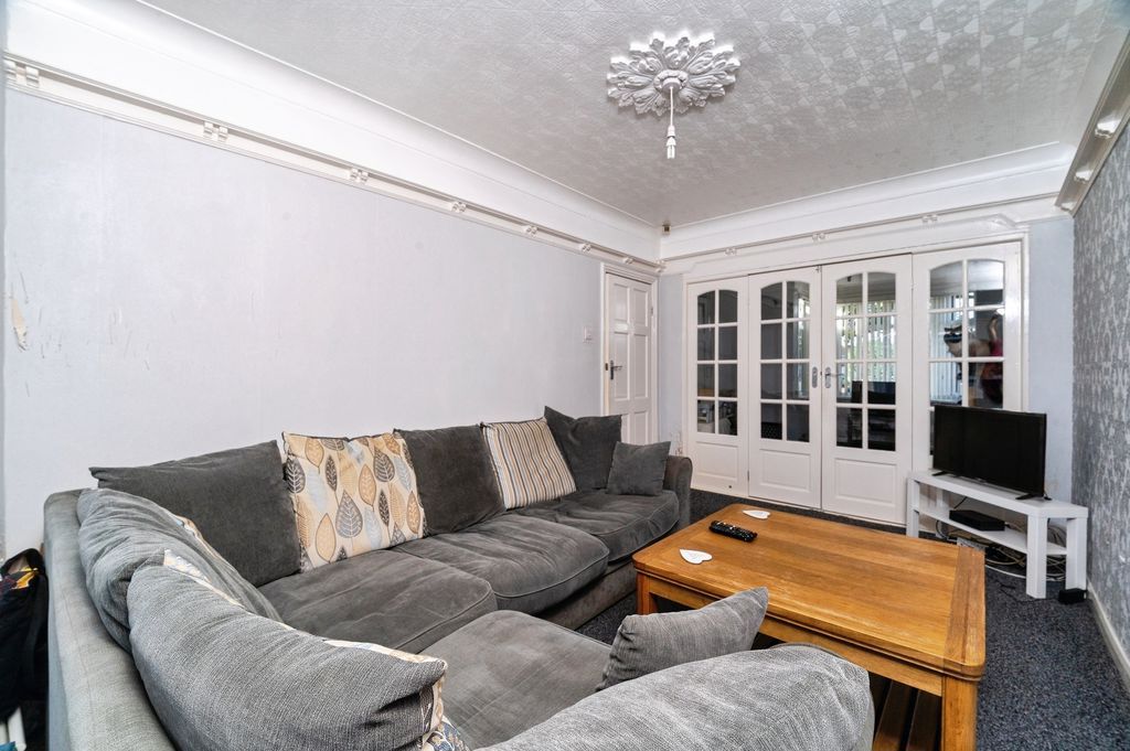 Property photo 2 of 14 Lounge