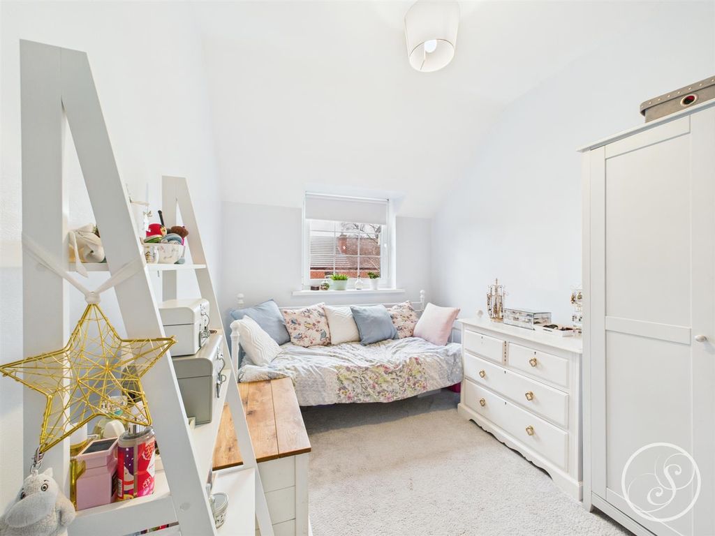 Property photo 3 of 17 Bedroom Two