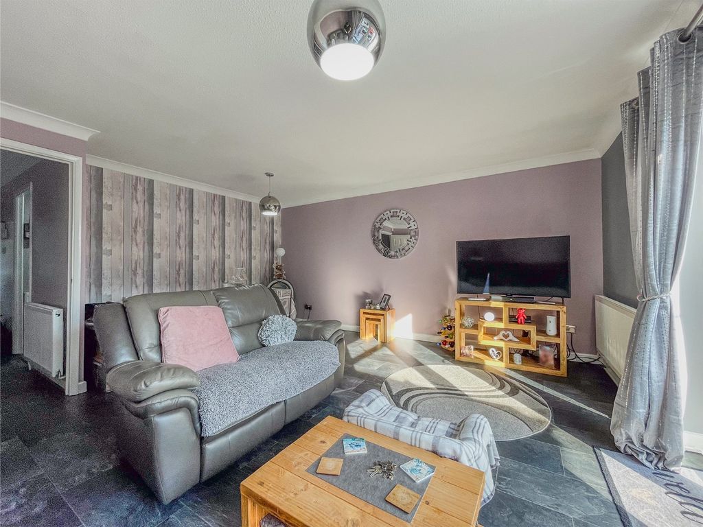 Property photo 3 of 18 4323576