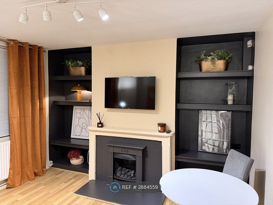 Property photo 2 of 11 Living Room