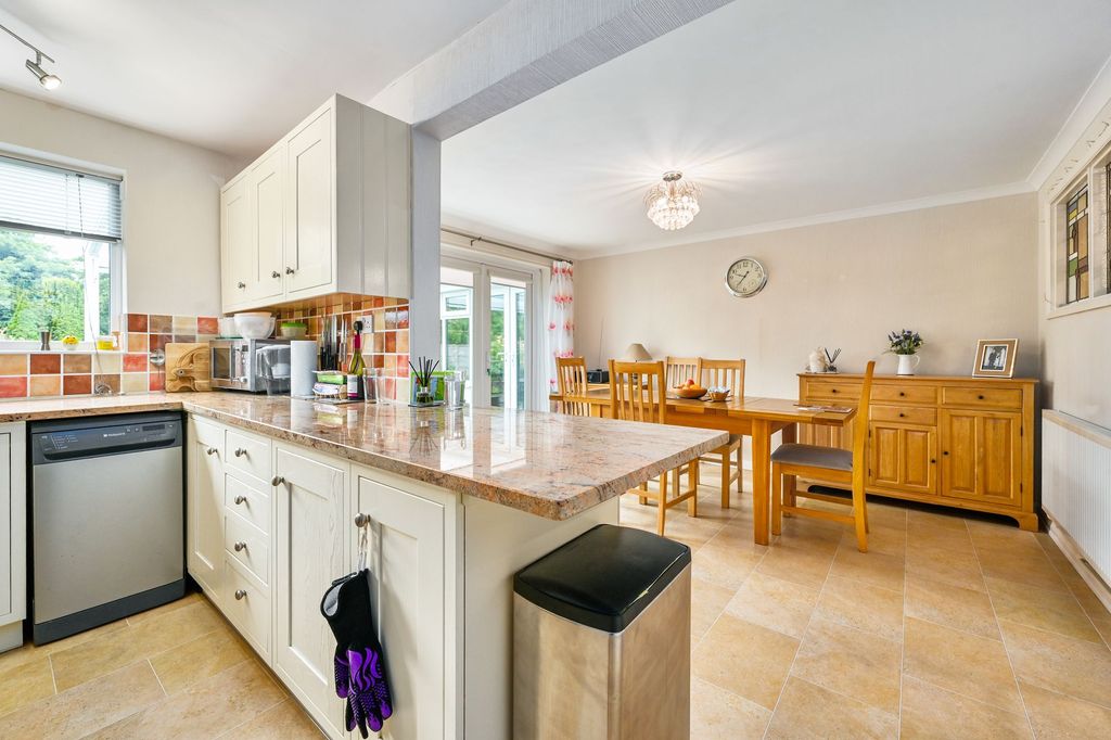Property photo 3 of 39