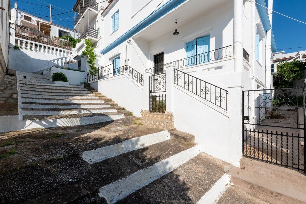 Property photo 1 of 30