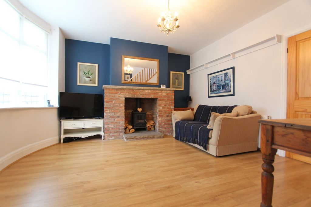 Property photo 2 of 23