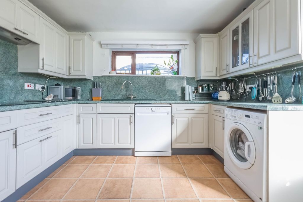 Property photo 3 of 22