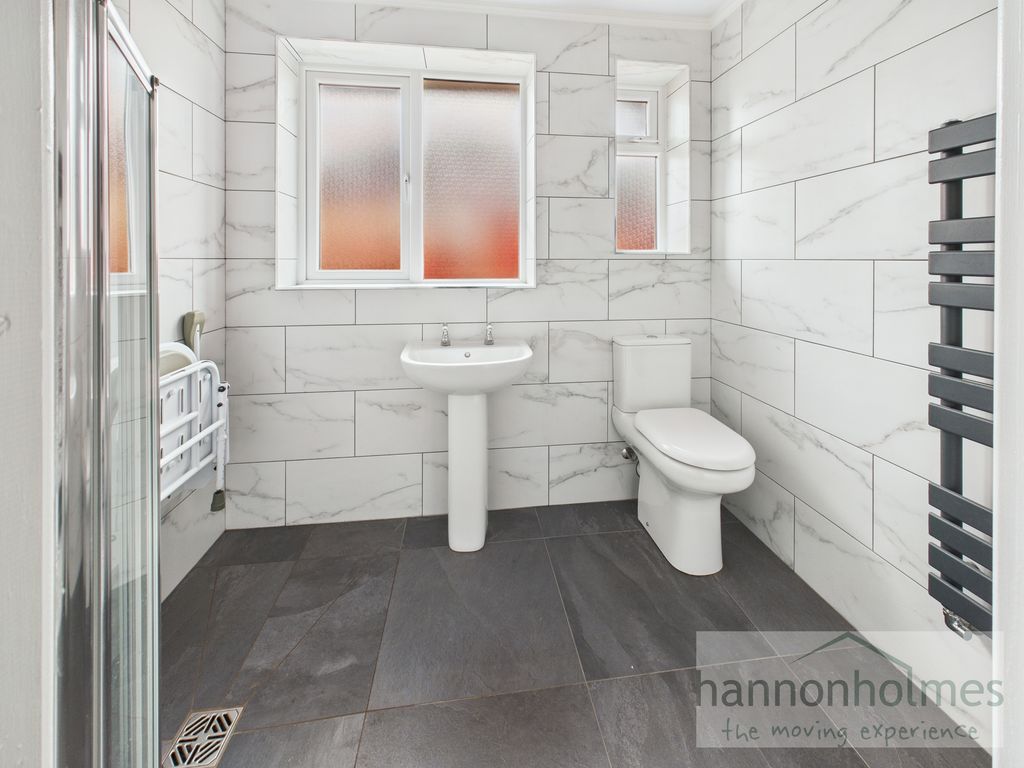 Property photo 3 of 18 Cam05283G0-Pr0142-Still008