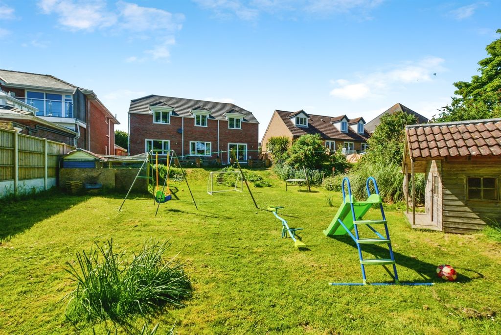 Property photo 2 of 17