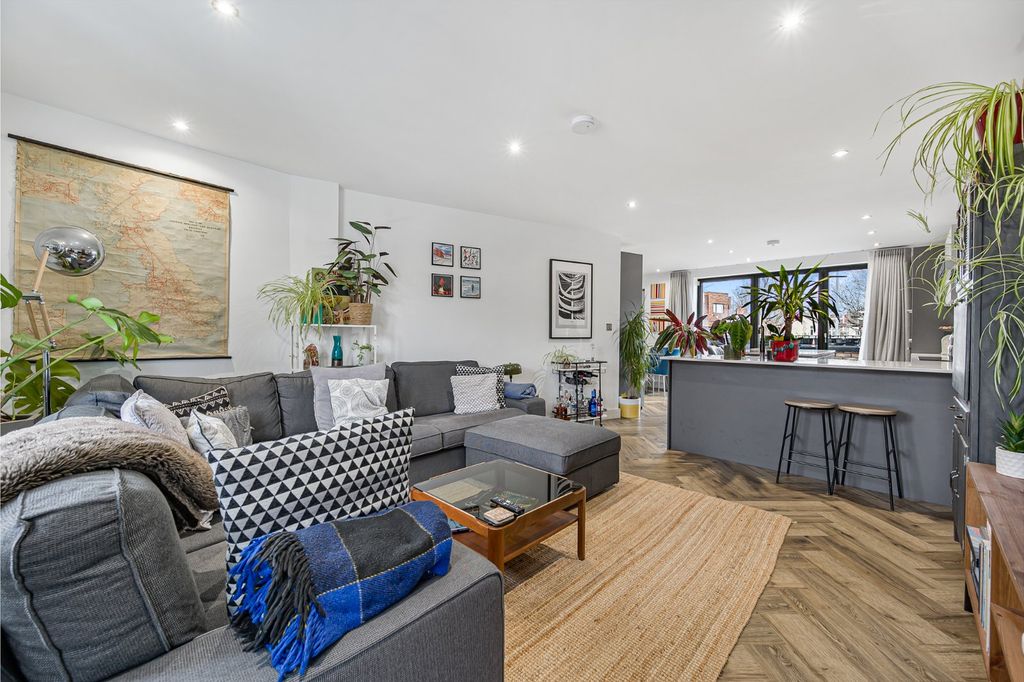 Property photo 3 of 33 Picture 3