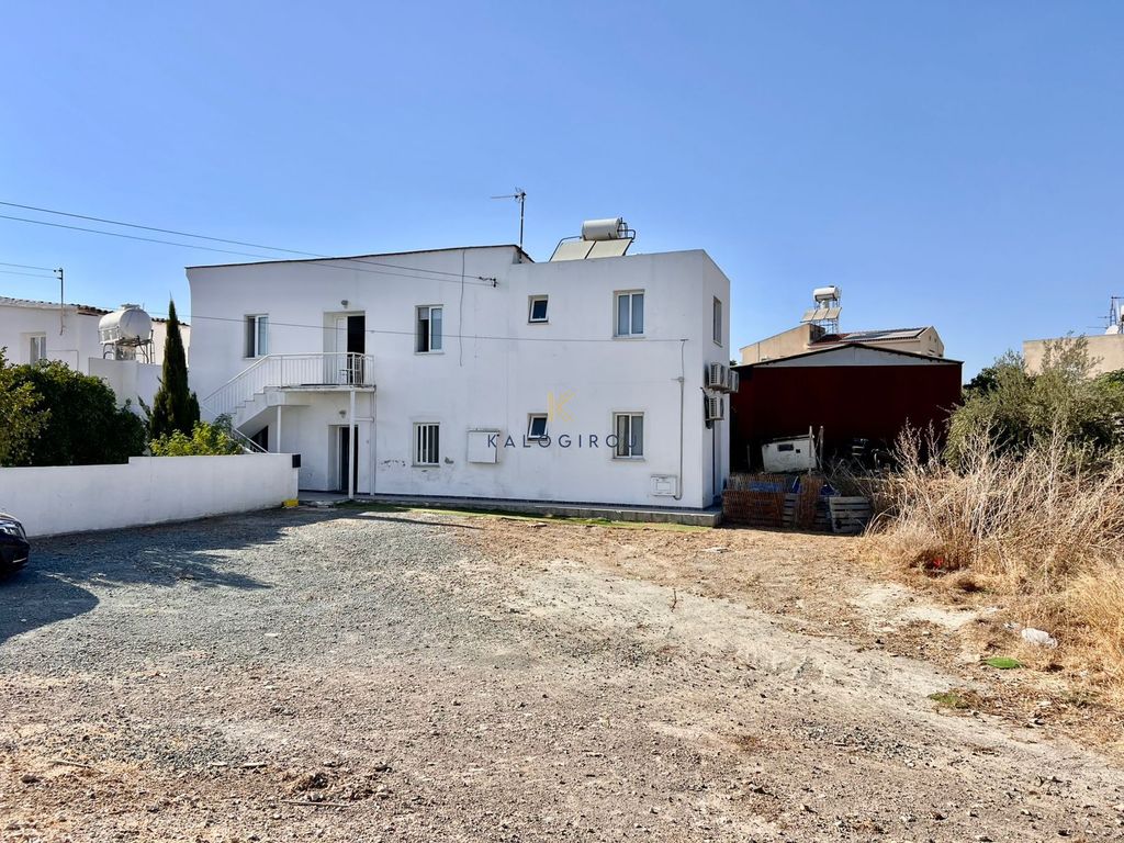 Property photo 2 of 25