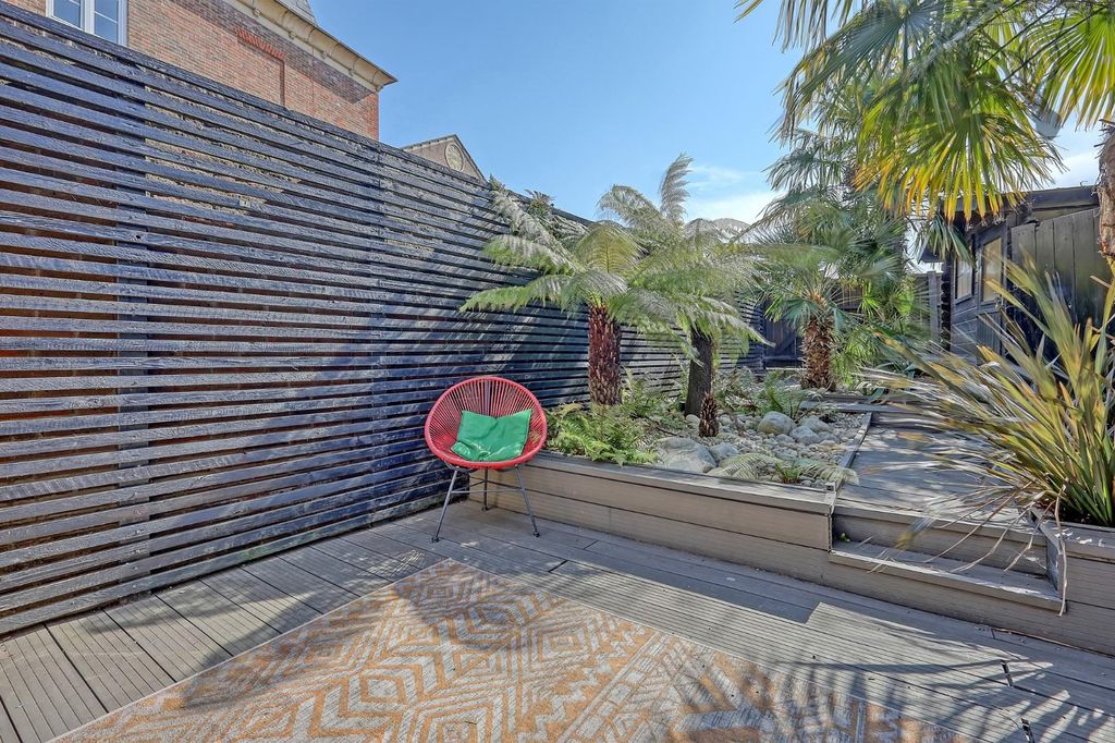 Property photo 2 of 26