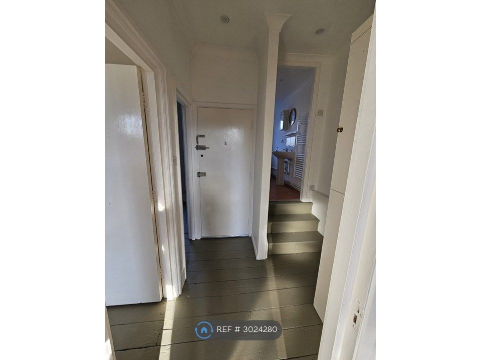 Property photo 3 of 12 Landing