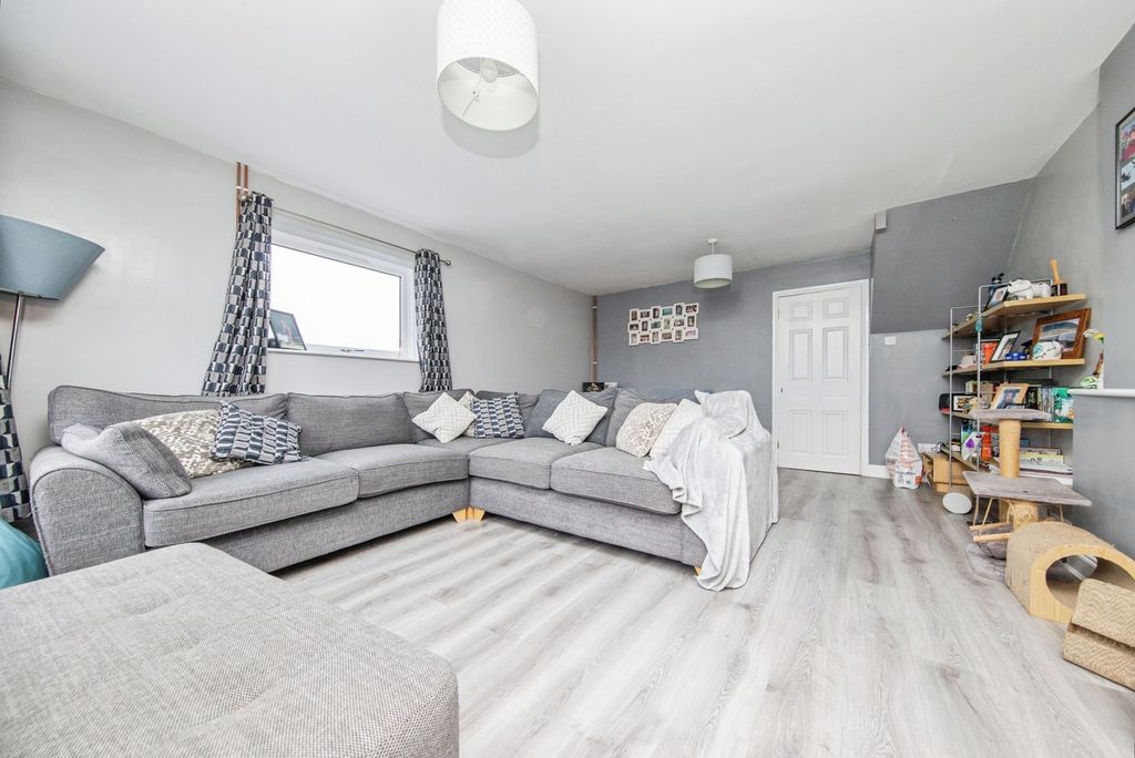 Property photo 2 of 16 Pbox-Img.Jpg