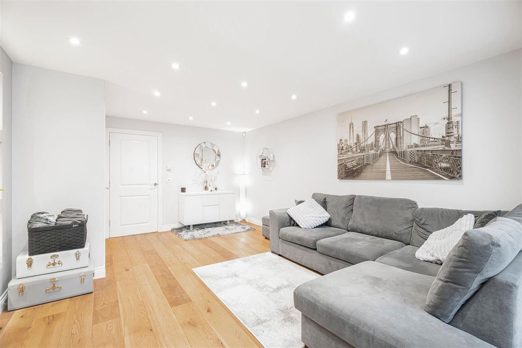 Property photo 3 of 19 21_68363.Jpg