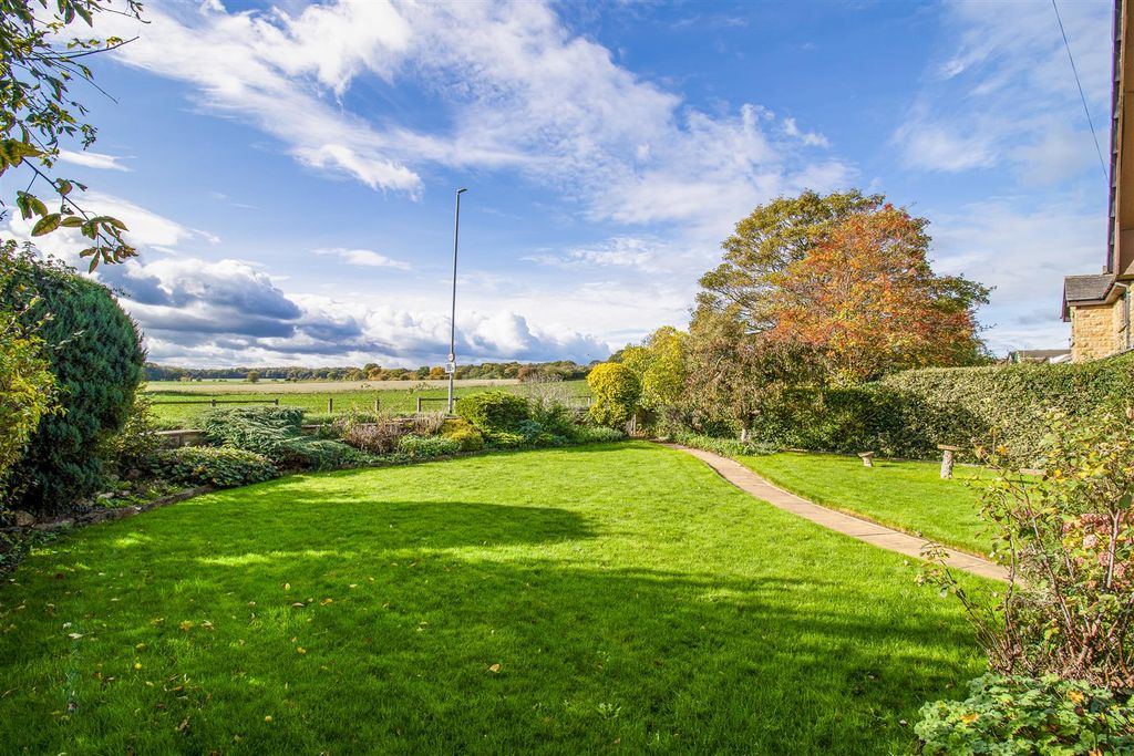 Property photo 2 of 18 Outside