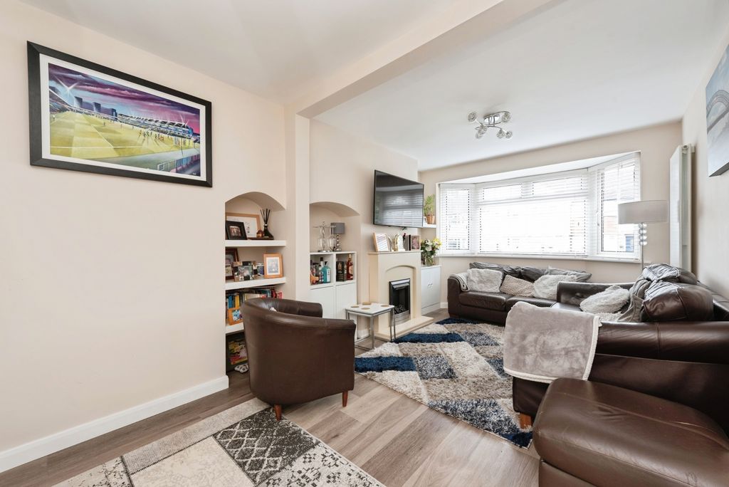 Property photo 3 of 17 Living Room