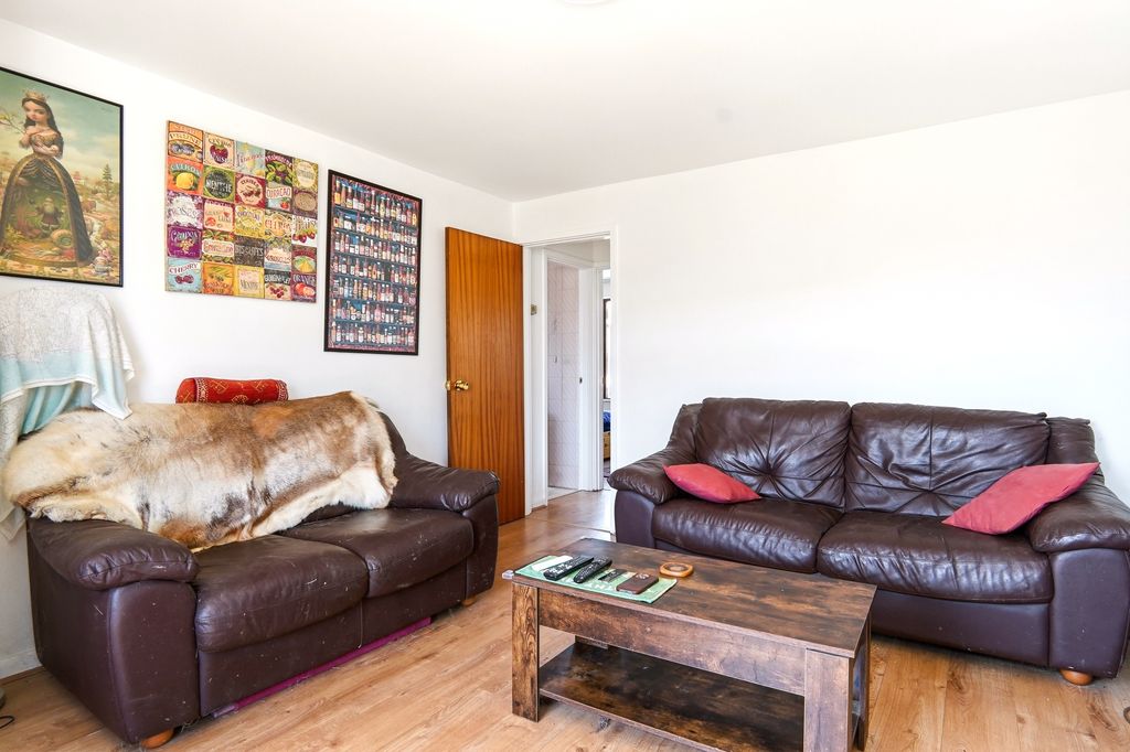 Property photo 2 of 18 Img014