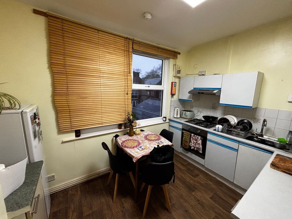 Property photo 1 of 5 Bright, Functional Kitchen With Integrated Applian...