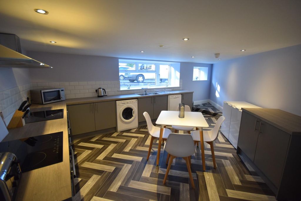 Property photo 3 of 4 Ds Kitchen.Jpg