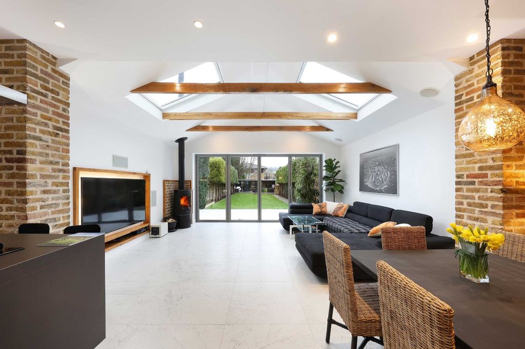 Property photo 2 of 19 Picture No. 10