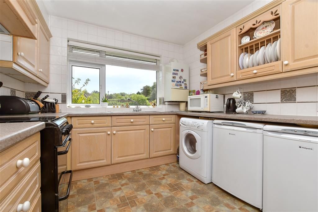 Property photo 1 of 11 Kitchen