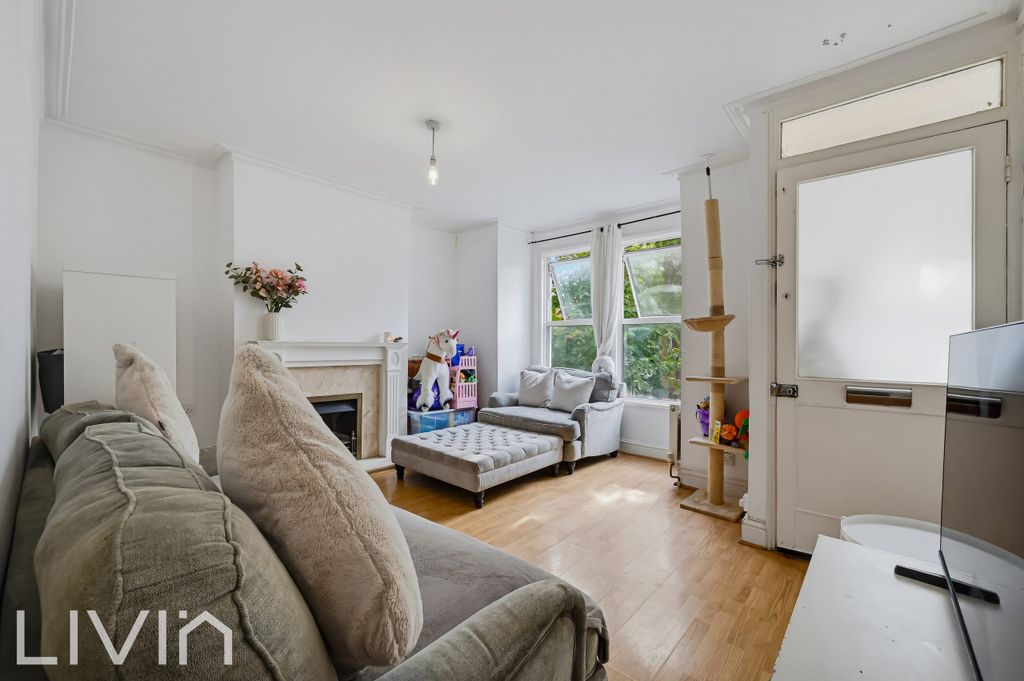 Property photo 3 of 10 3