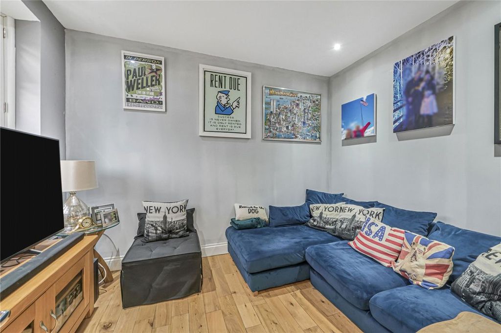 Property photo 3 of 11