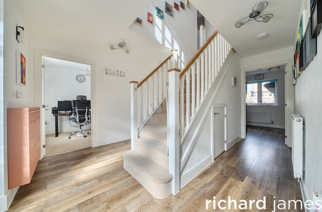 Property photo 2 of 17 Fe3Bd4c9c03E447d90d00420E60c2278