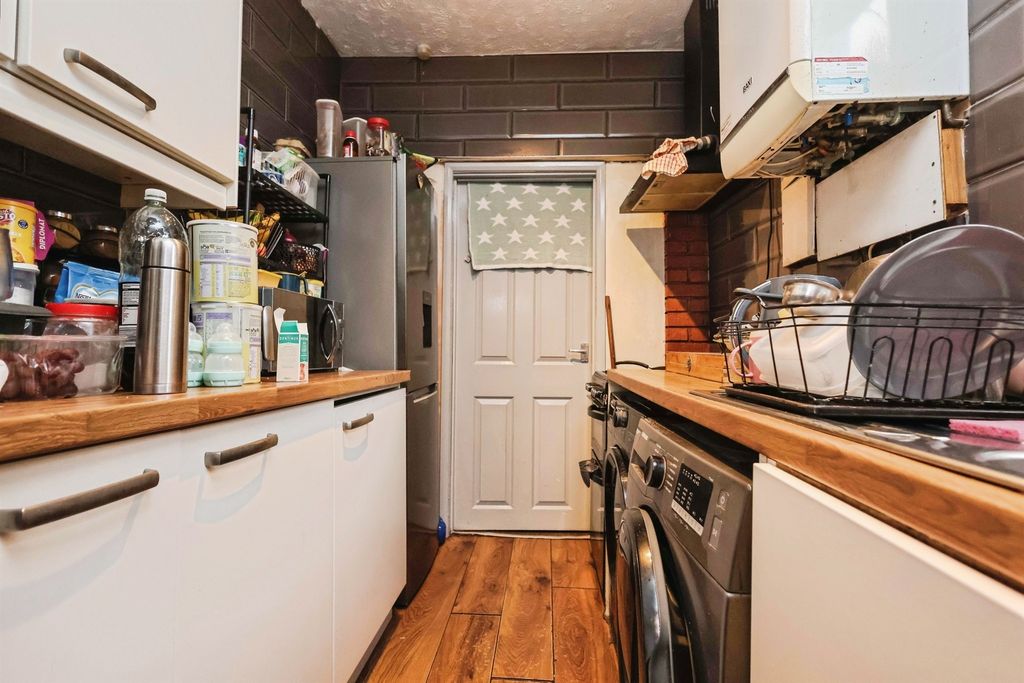 Property photo 2 of 16