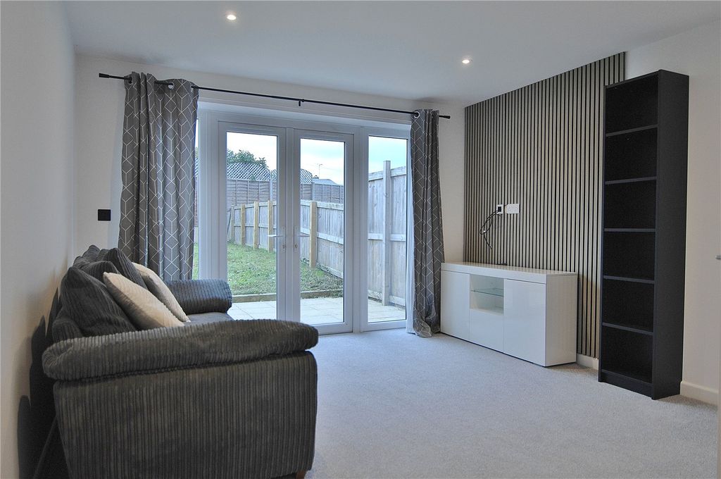 Property photo 2 of 11 Picture No. 15