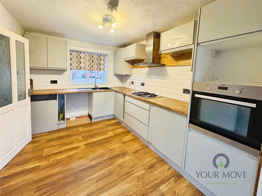 Property photo 2 of 9 Kitchen