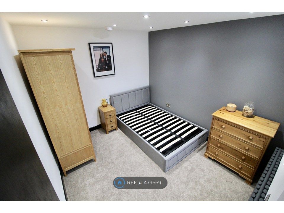 Property photo 1 of 11 Rm4 = £750