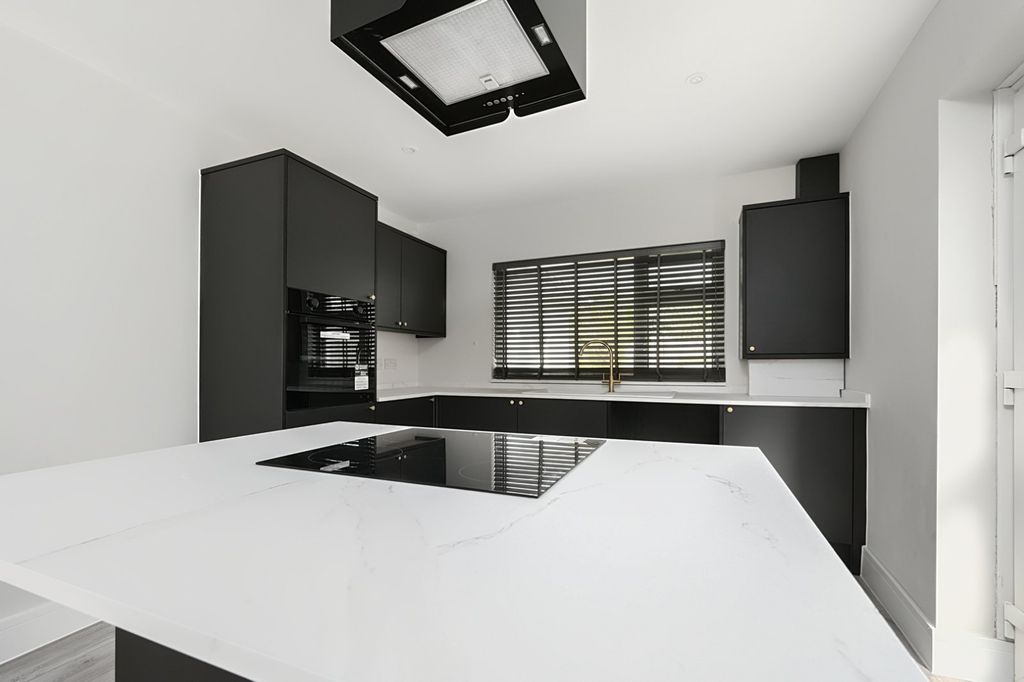 Property photo 3 of 16 Kitchen
