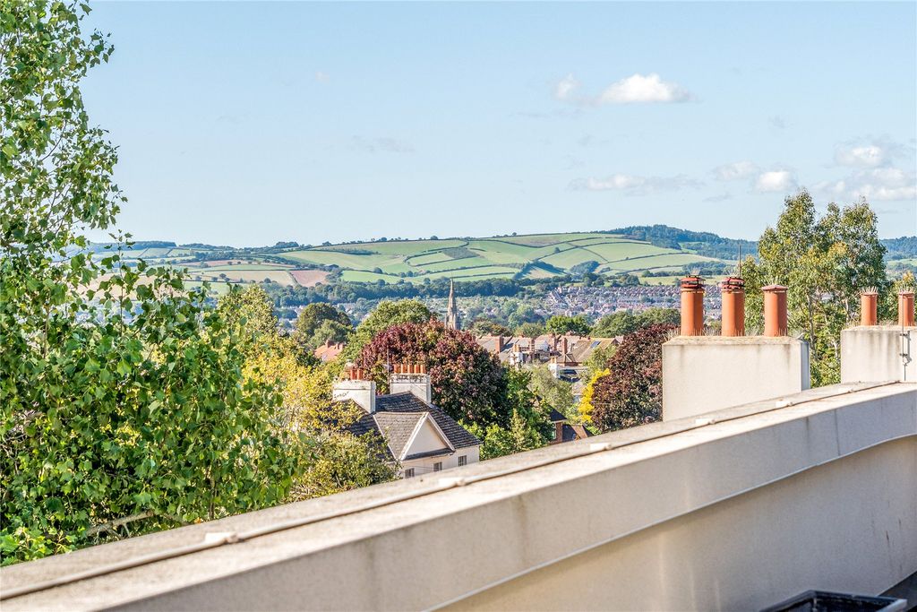 Property photo 1 of 12 Kitchen View