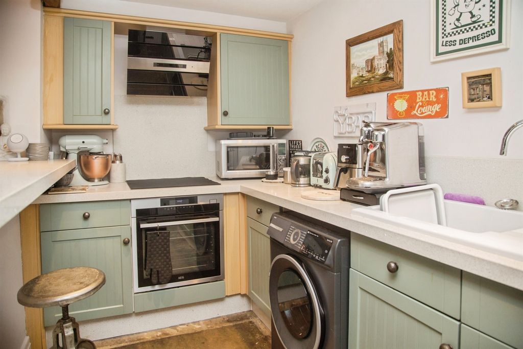 Property photo 3 of 27