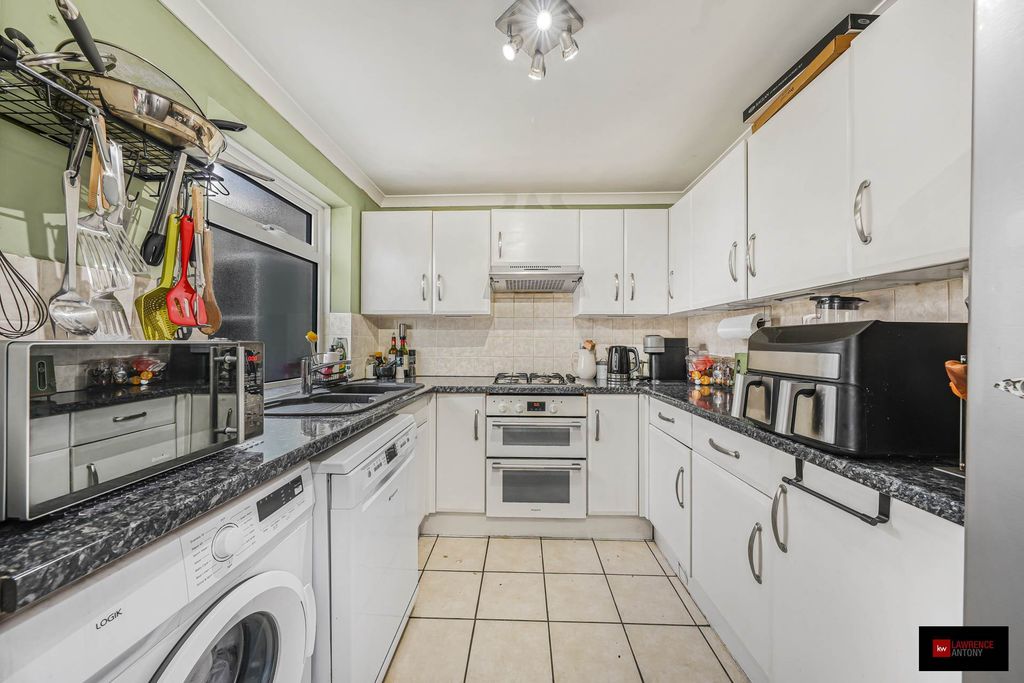 Property photo 3 of 22
