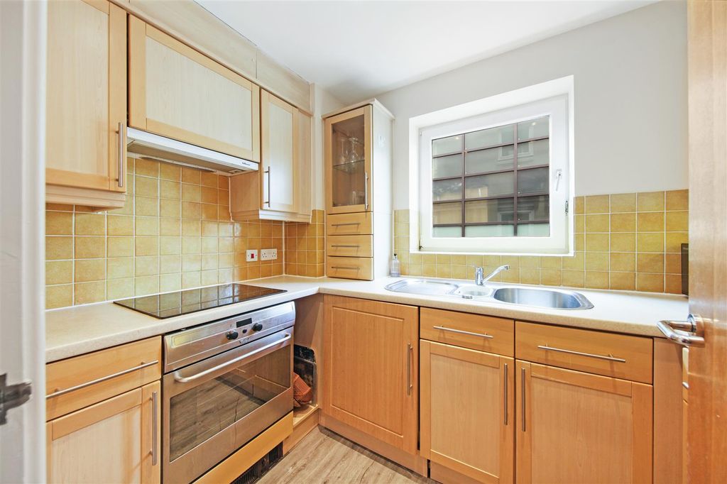 Property photo 3 of 17 Flat 45, Globe View, 10 High Timber St - 8T4Qty5Cq