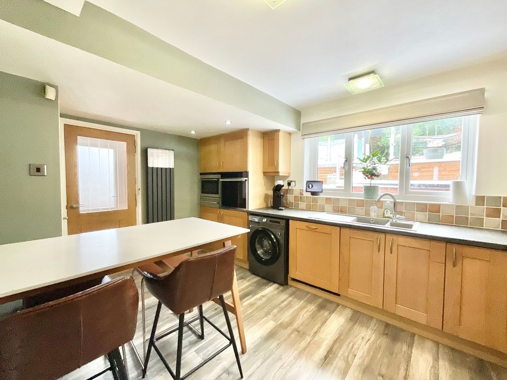 Property photo 3 of 31