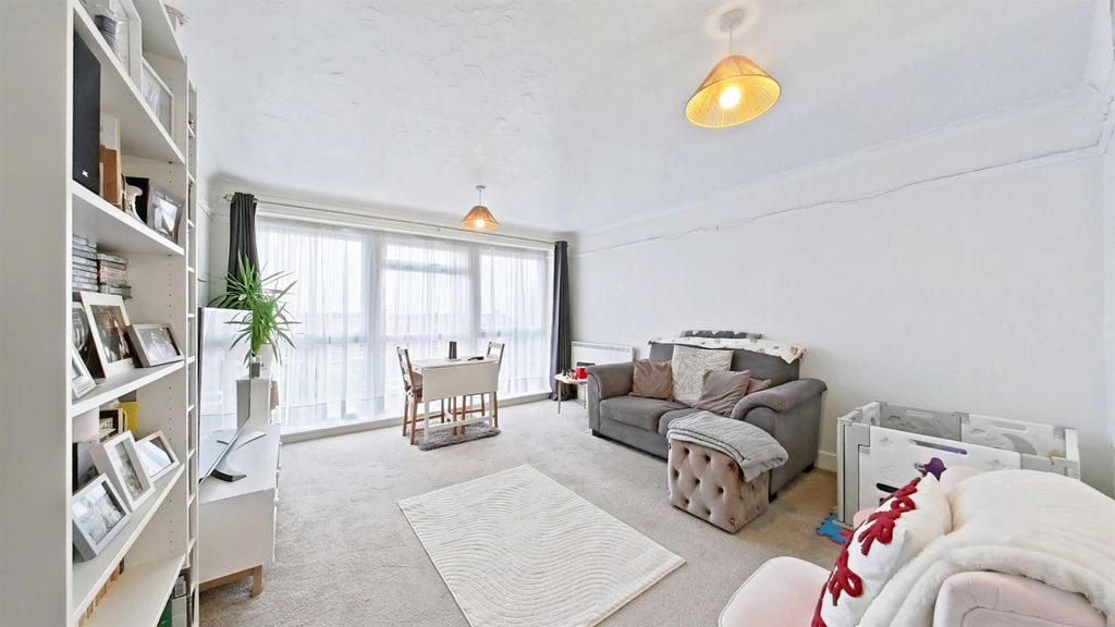 Property photo 2 of 11 Lounge/Diner