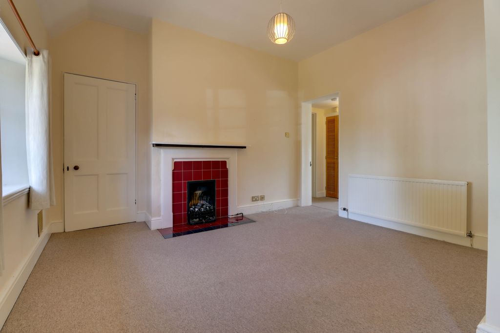Property photo 2 of 12 Lounge